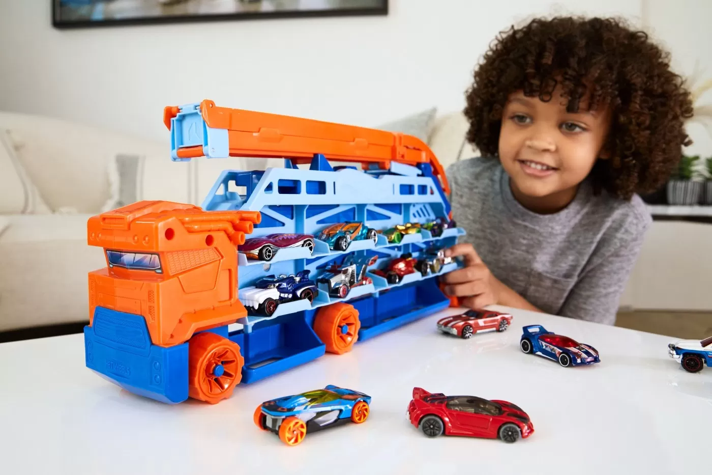 Hot wheels mega transportator masini si pista de lansare, varsta de la 4 ani la 8 ani [3]