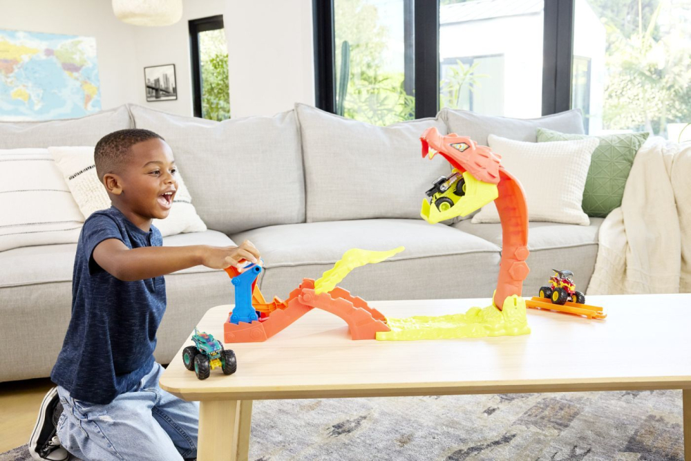 Hot wheels monster truck set de joaca pista invinge sarpele urias cu masinuta bone shaker inclusa [4]