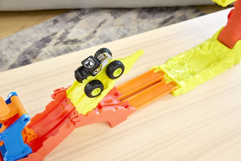 Hot wheels monster truck set de joaca pista invinge sarpele urias cu masinuta bone shaker inclusa [8]