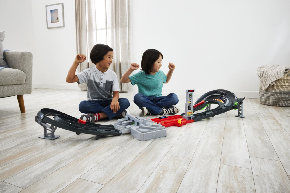 Hot wheels racing cuircuit de curse grand prix formula 1 cu 3 masinute incluse  copii cu varsta peste 5 ani [4]