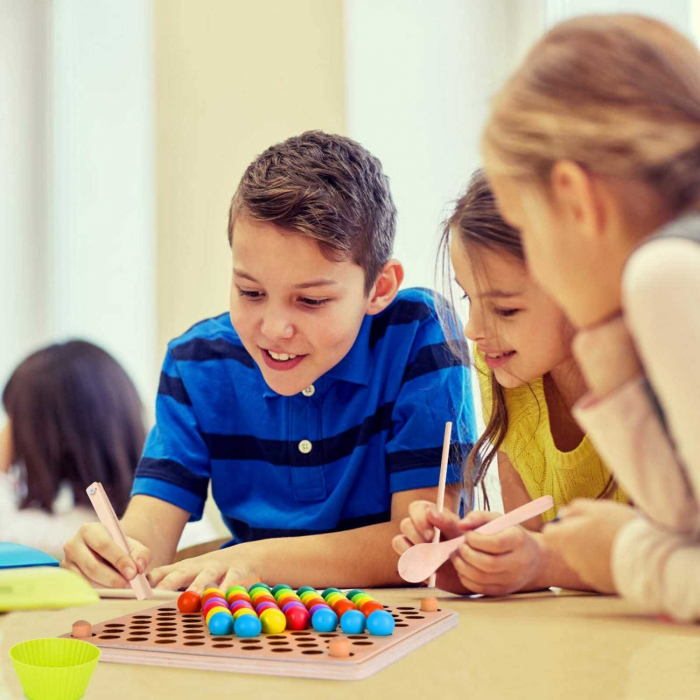 Joc Montessori de indemanare, memorie si asociere culori. [3]