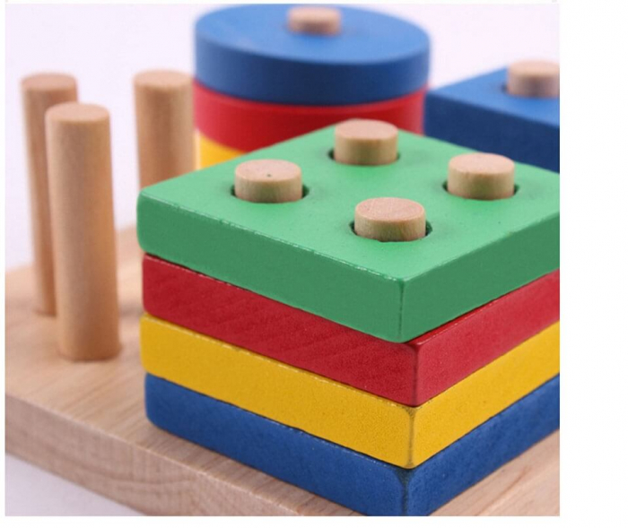 Jucarie lemn sortator coloane cu forme geometrice si culori. [8]