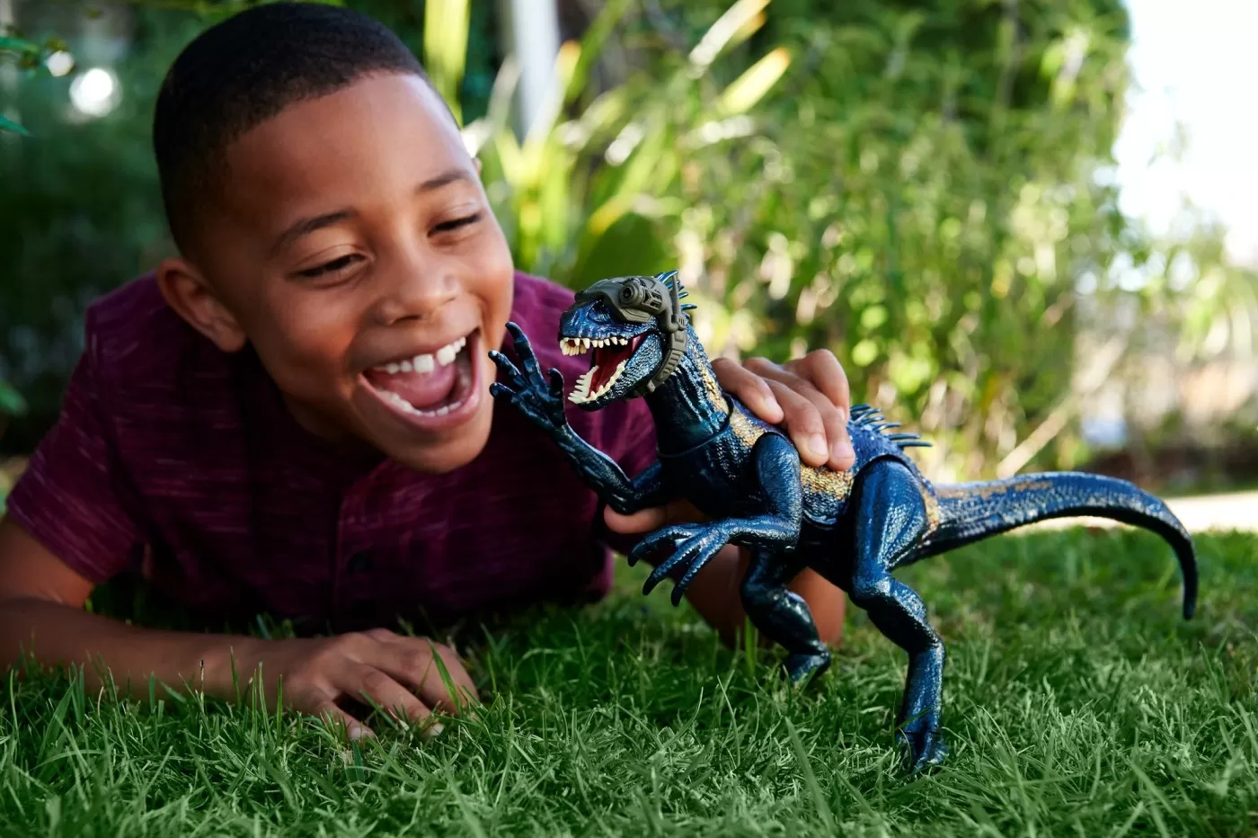 Jurassic world dino trackers track n attack dinozaur indoraptor, varsta de la 4 ani la 8 ani [3]
