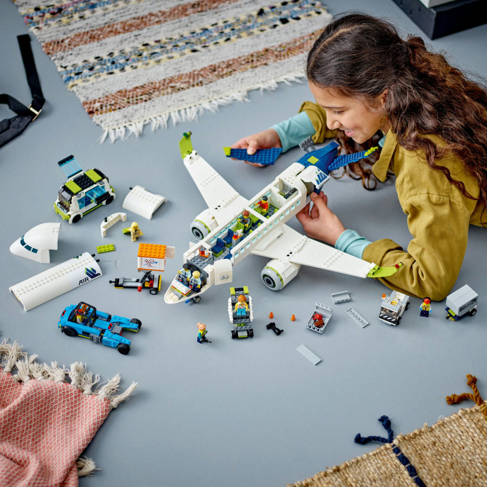  LEGO City Avion de pasageri pentru copii cu varsta de 7 + ani [4]