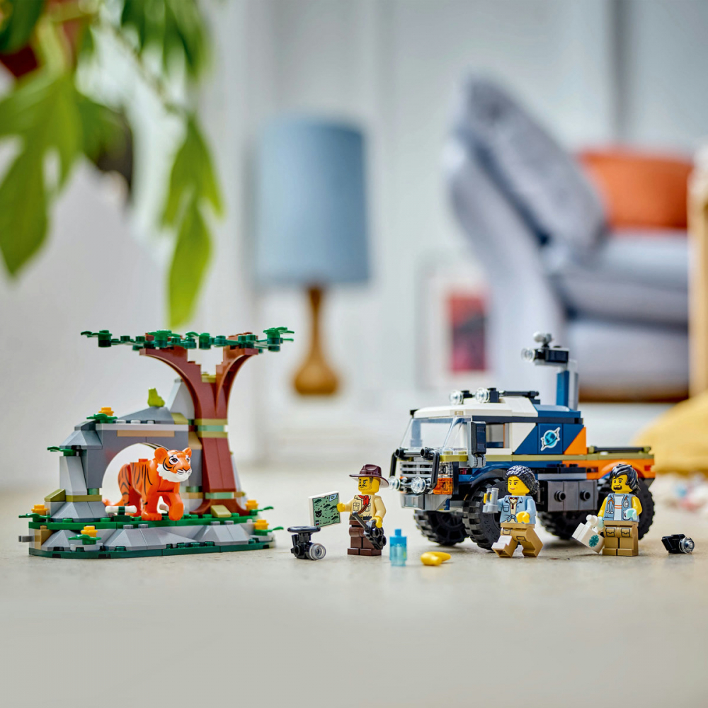 LEGO City Camionul off-road al unui explorator al junglei, varsta de la 6 ani la 9 ani [7]