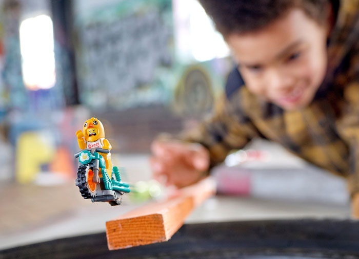 Lego city Motocicleta de cascadorii Gaina, varsta de la 5 ani la 12 ani [4]