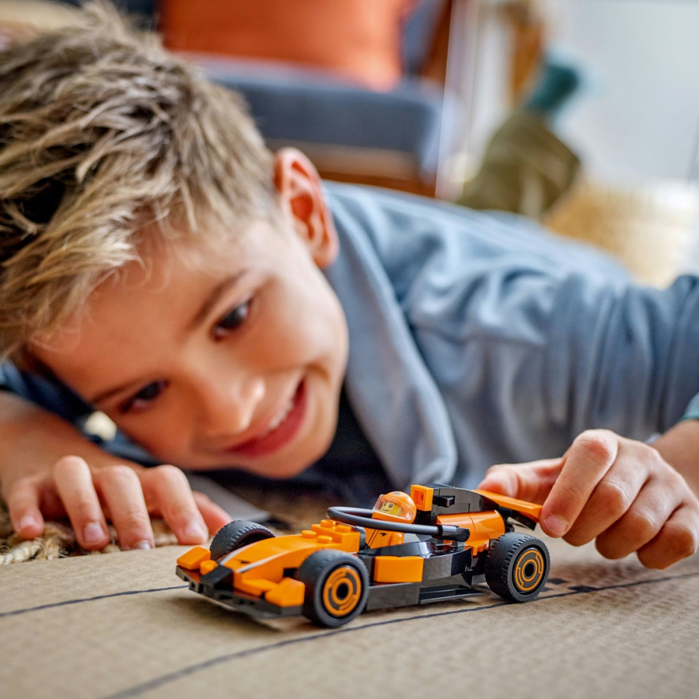 Lego city pilot f1 cu masina de curse mclaren 60442, varsta de la 6 ani la 8 ani [3]
