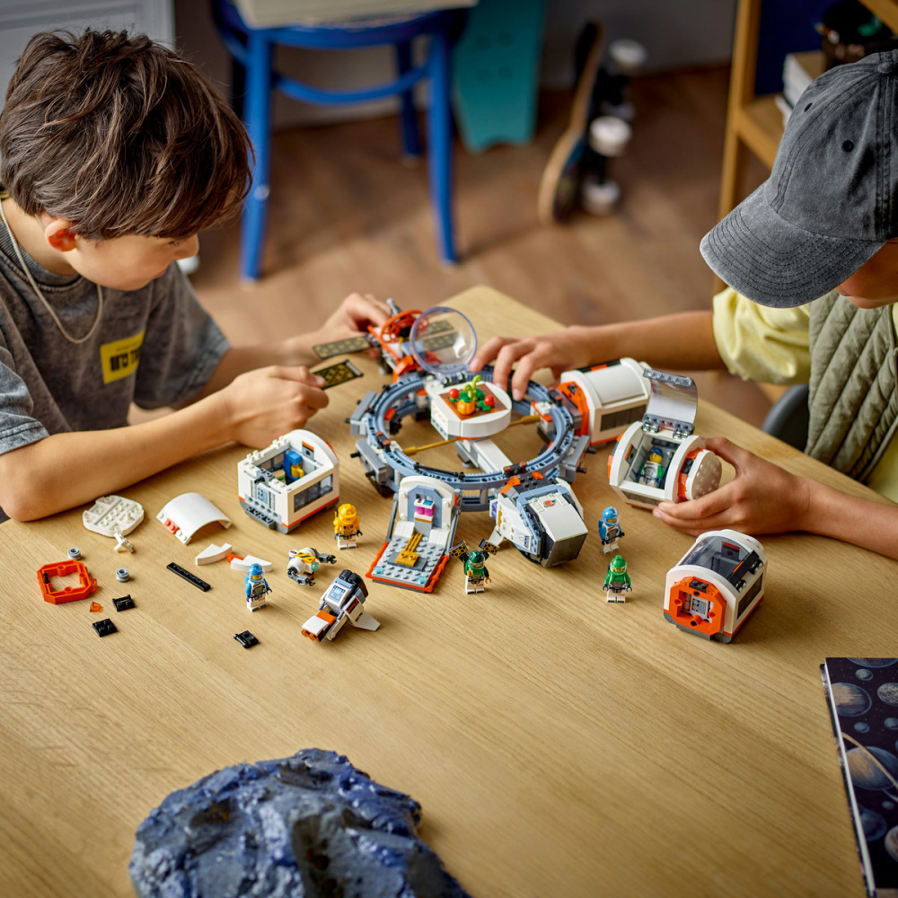 LEGO City Statie spatiala modulara, varsta de la 7 ani la 10 ani [4]