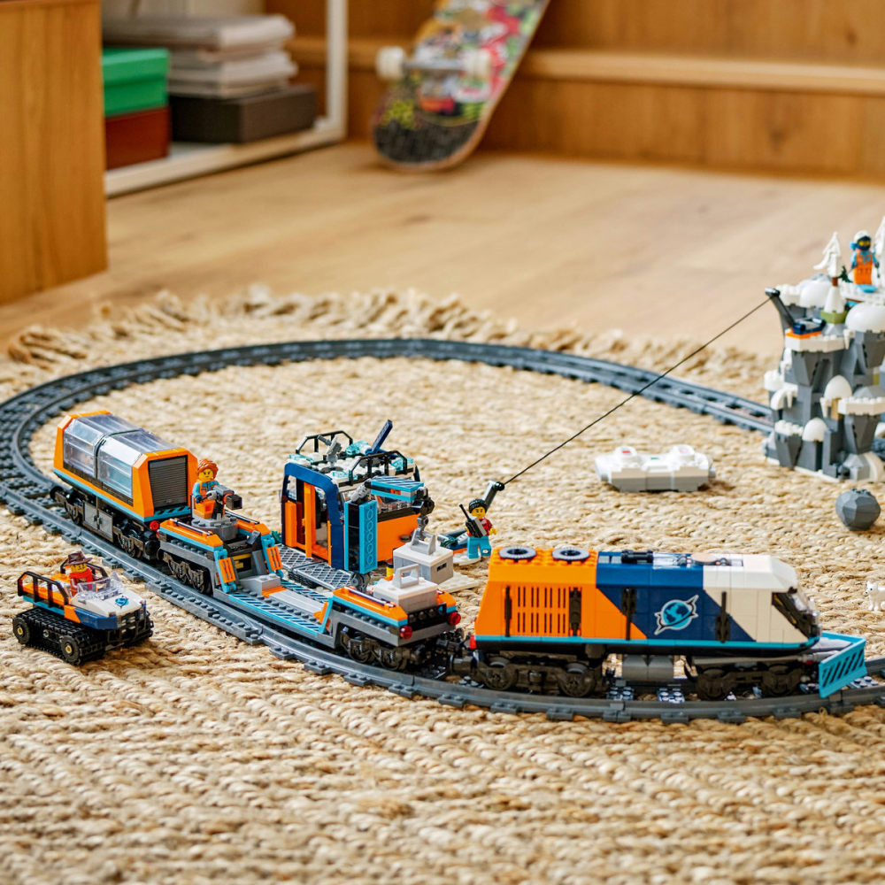  LEGO City  Trenul expres al exploratorilor spre Polul Arctic, copii varsta  7 + ani [4]
