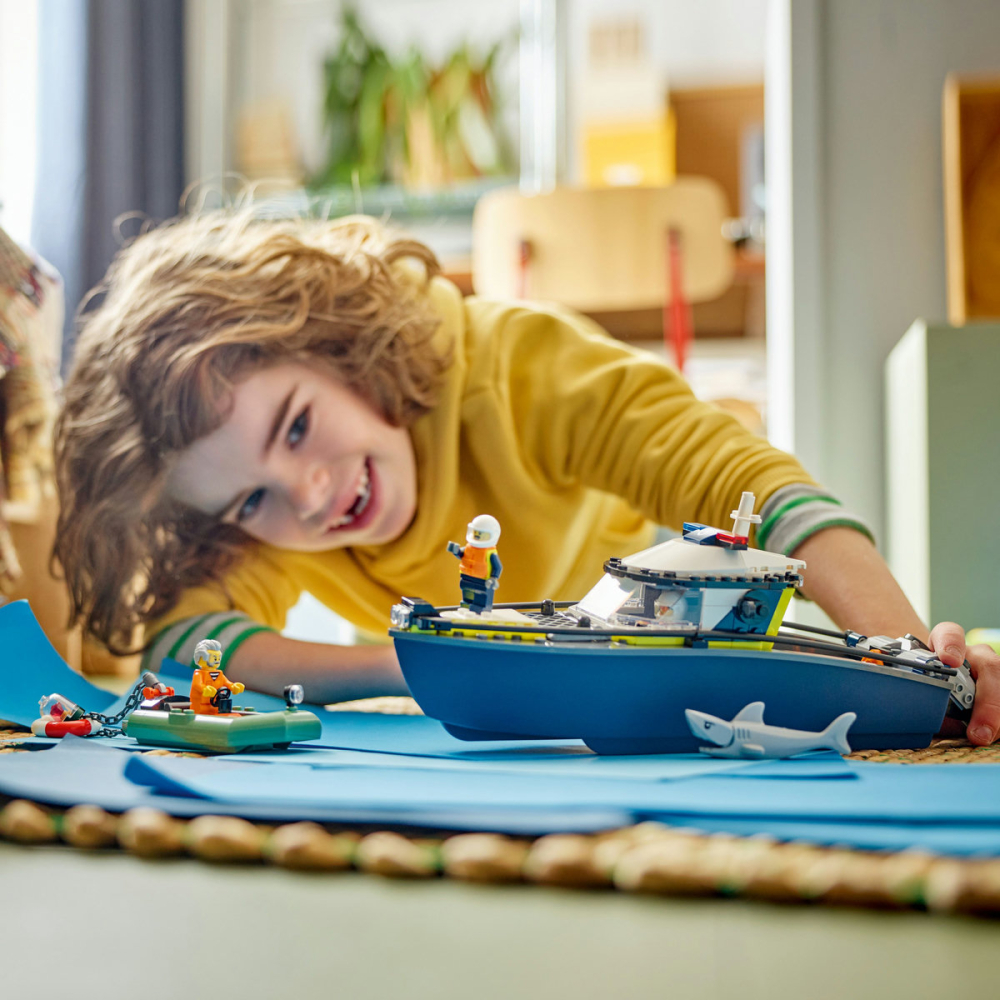  LEGO City  Urmarire cu barca de politie copii cu varsta 6 + ani [7]