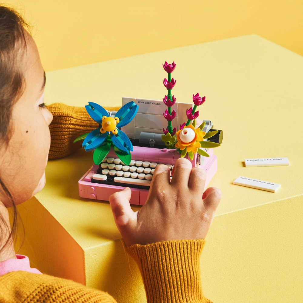 Lego creator masina de scris cu flori 31169, varsta de la 8 ani la 10 ani [5]