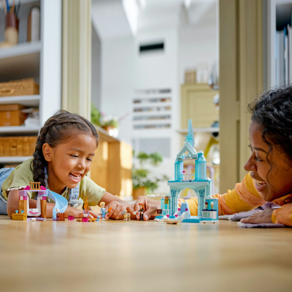  LEGO Disney  Castelul Elsei din Regatul de Gheata, copii varsta  4 + ani [5]