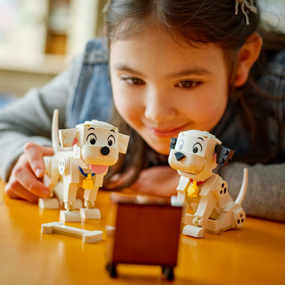  LEGO Disney Căţeluşii Lucky şi Penny din 101 dalmaţieni pentru copii cu varsta de 6 + ani [5]