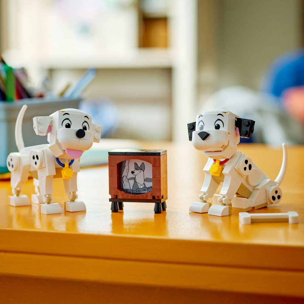  LEGO Disney Căţeluşii Lucky şi Penny din 101 dalmaţieni pentru copii cu varsta de 6 + ani [8]