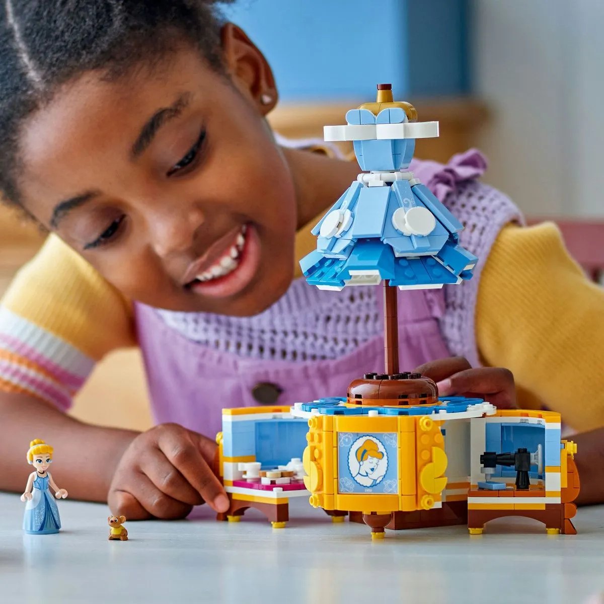 Lego disney princess rochia cenuresei 43266, varsta de la 9 ani la +15 ani [3]