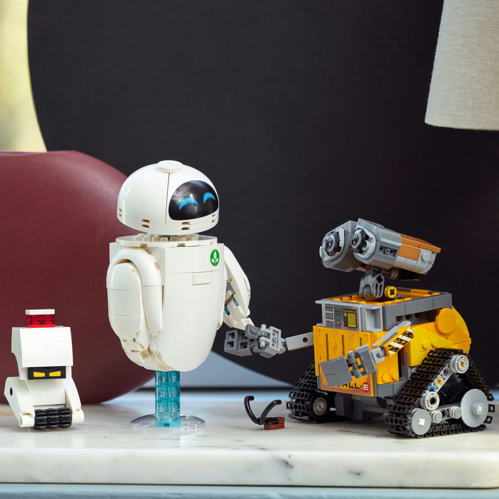  LEGO Disney  WALL-E şi EVE, copii varsta  18 + ani [7]