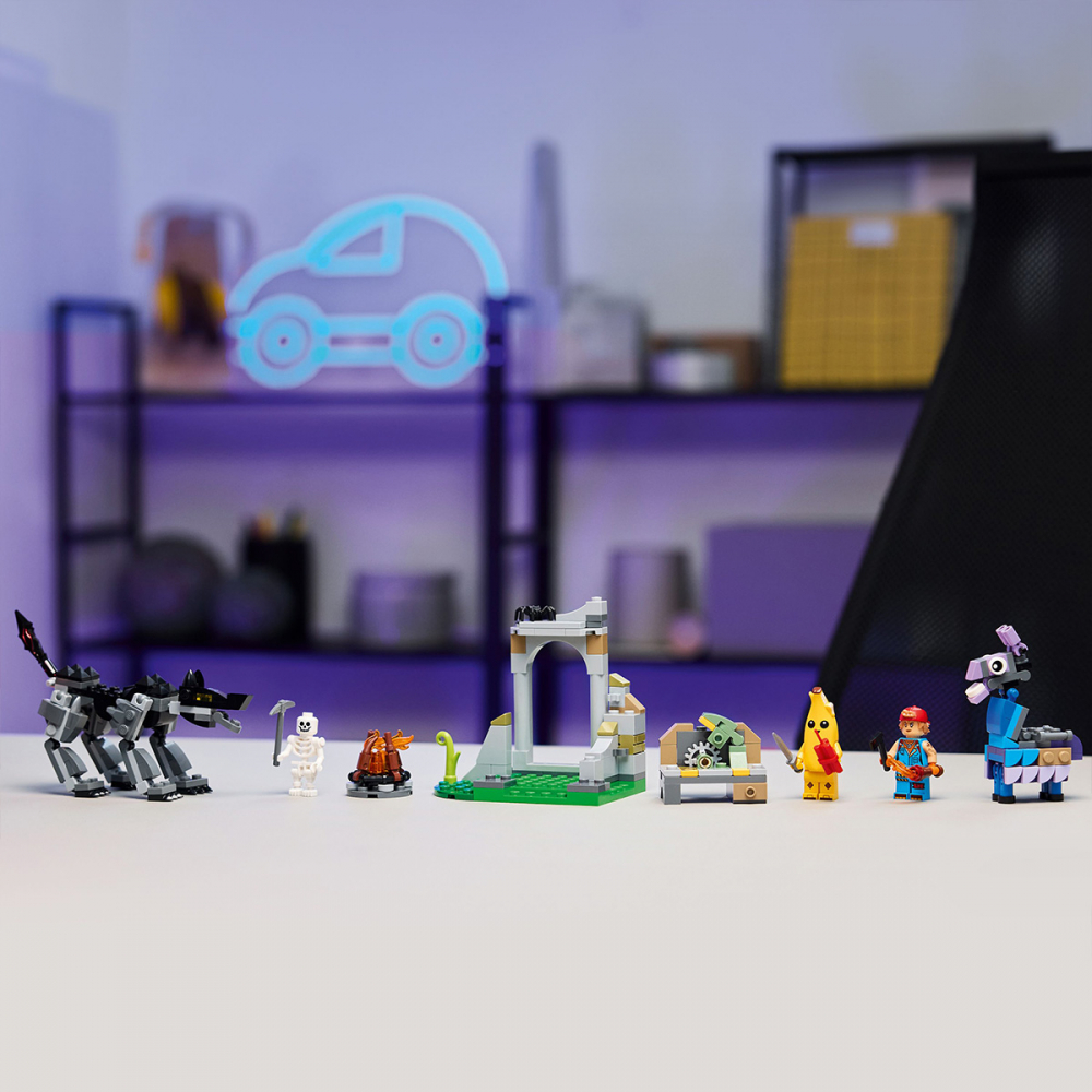  LEGO FORTNITE Tabara lui Peely si Sparkplug pentru copii cu varsta de 7 + ani [5]
