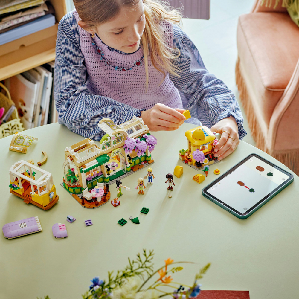  LEGO Friends Cafenea cu multe plante şi florărie pentru copii cu varsta de 9 + ani [6]