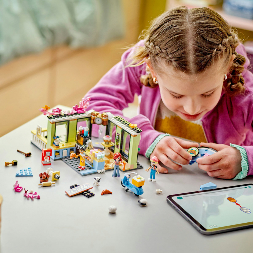 LEGO Friends Cafenea din orasul Heartlake, varsta de la 6 ani la 9 ani [4]