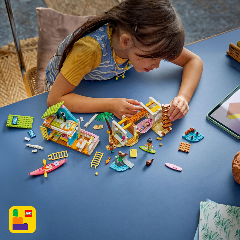  LEGO Friends  Casă pe plajă cu foci copii cu varsta 7 + ani [6]