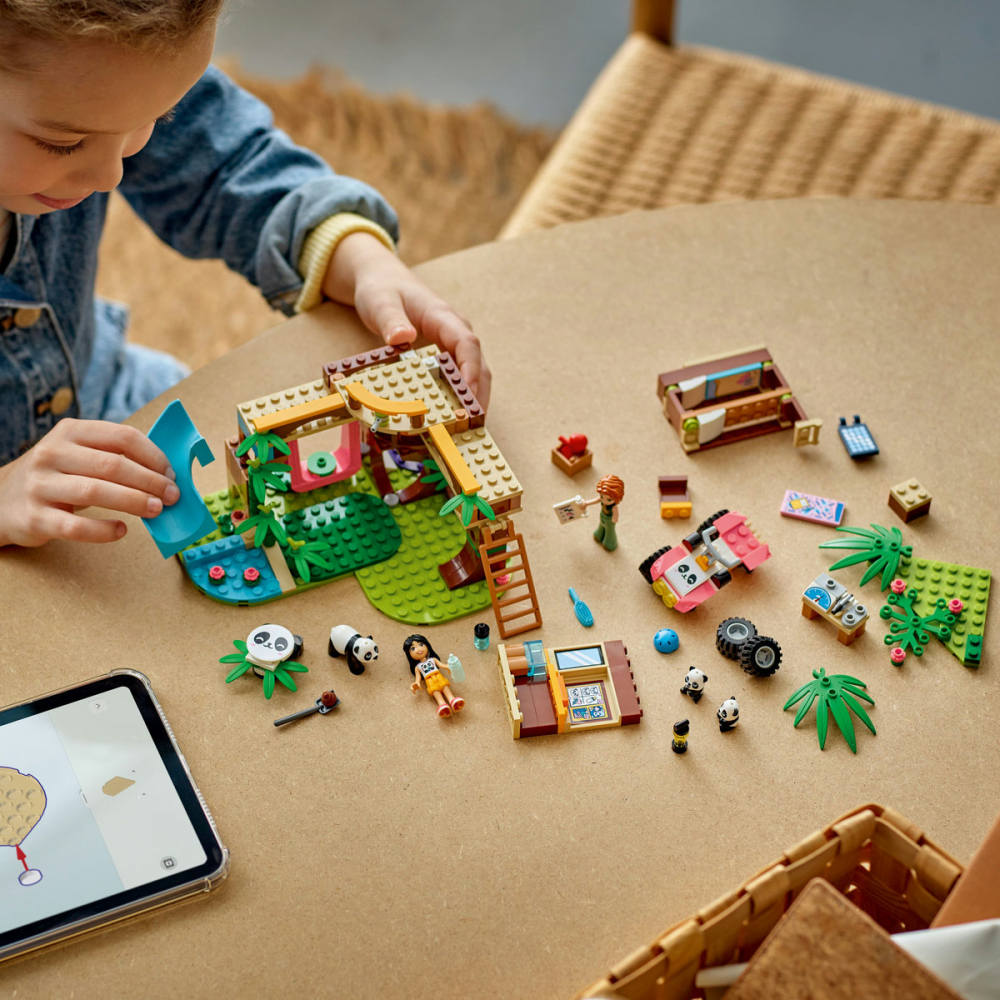  LEGO Friends Îngrijirea animalelor de la refugiul pentru panda pentru copii cu varsta de 7 + ani [6]