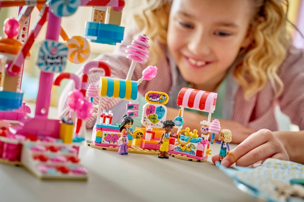Lego friends roata ferris cu bomboane si briose 42700 varsta 7 ani -12 ani [6]