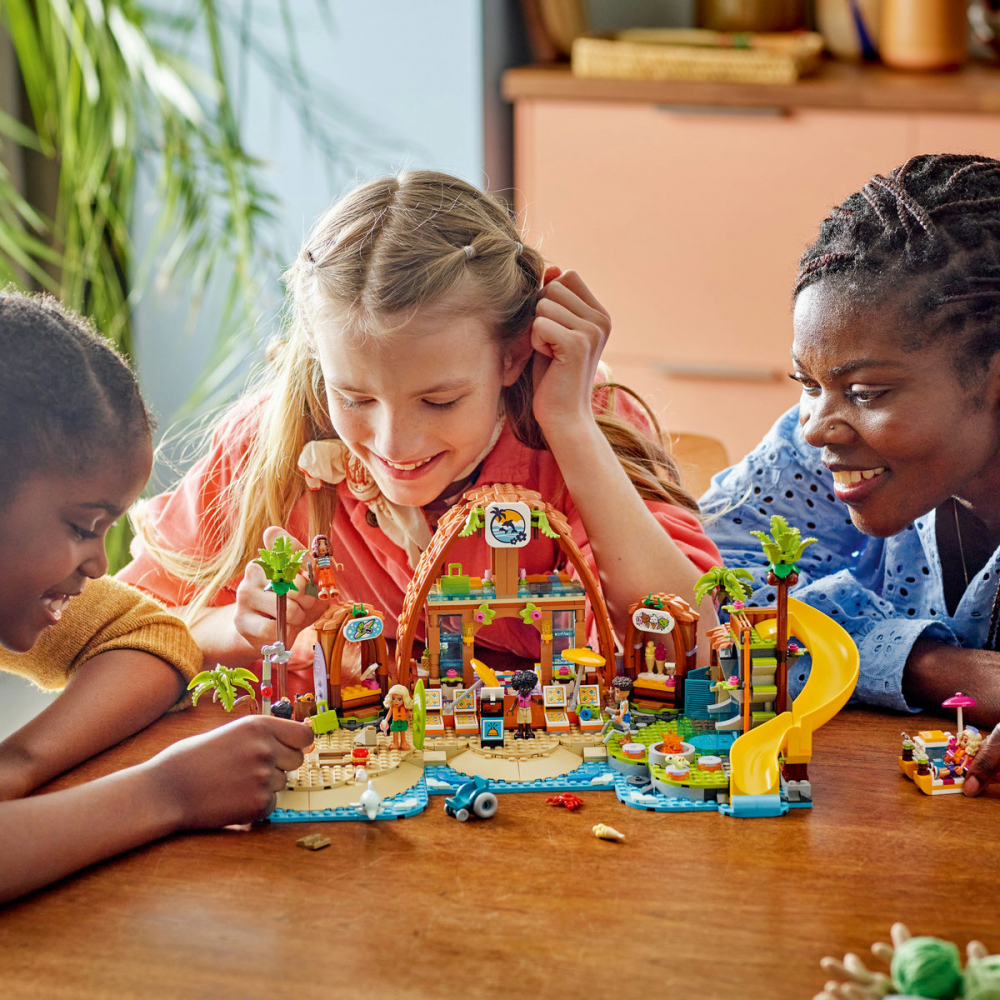  LEGO Friends Staţiune de pe litoral pentru vacanţă cu familia pentru copii cu varsta de 8 + ani [7]