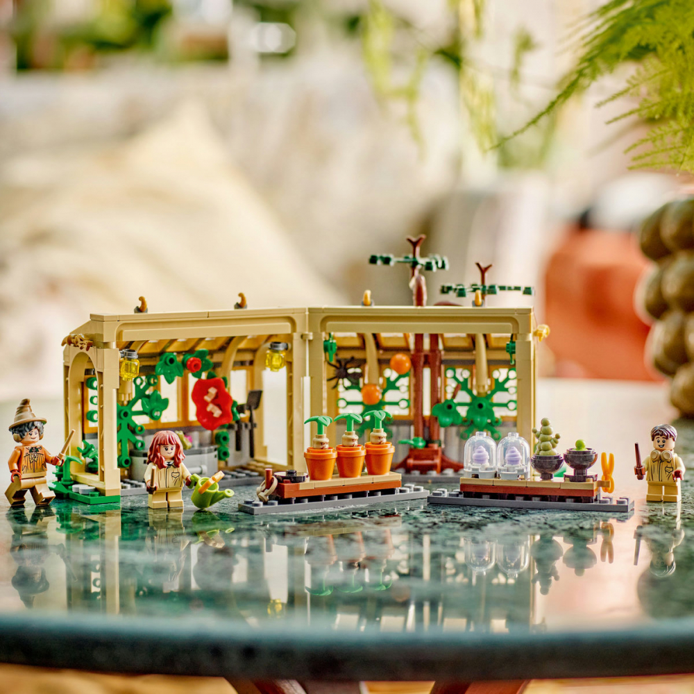  LEGO Harry Potter Castelul Hogwarts: Lecţia de ierbologie pentru copii cu varsta de 8 + ani [8]