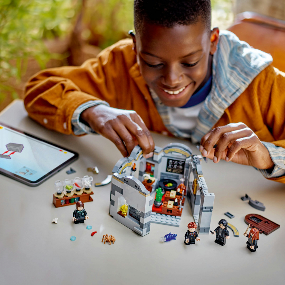 LEGO Harry Potter Castelul Hogwarts™: Lectia de potiuni, 76431, 397 piese, varsta de la 8 ani la 12 ani [4]