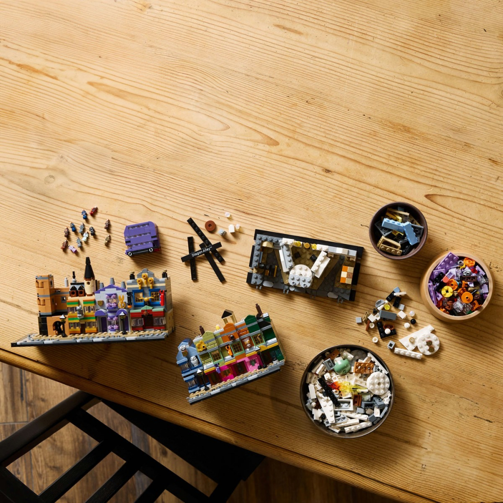 Lego harry potter tm magazine vrajitoresti pe diagon alley 76444, varsta de la 14 ani la +15 ani [6]