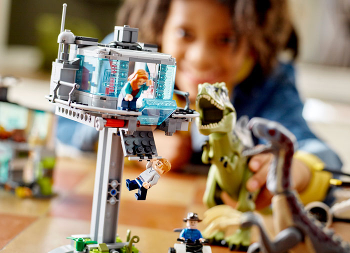Lego jurassic world Atacul Giganotozaurului ?i Therizinosaurului, varsta de la 9 ani la 14 ani [7]