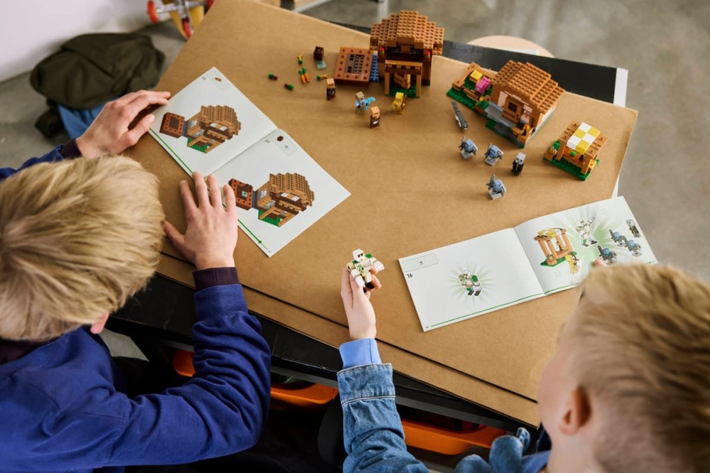 Lego minecraft atacul evocatorilor asupra satului 21596 varsta 9 ani -+15 ani [7]