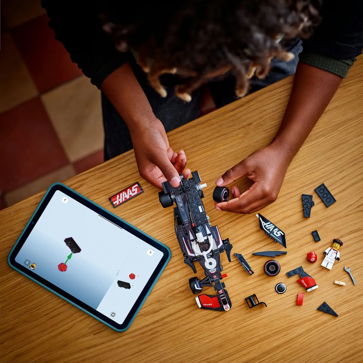 Lego speed champions masina de curse f1 moneygram haas vf-24 77250, varsta de la 10 ani la +15 ani [5]