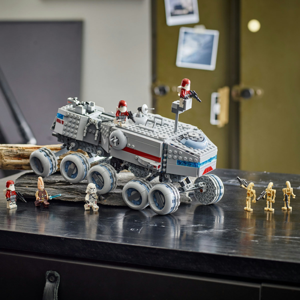  LEGO Star Wars  Camionul Republicii, copii varsta  9 + ani [6]