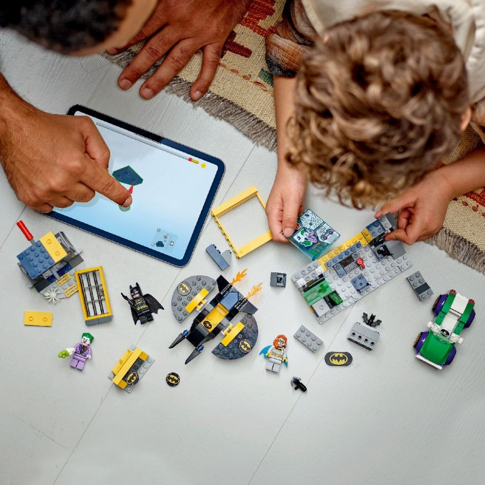 Lego super heroes batcave cu batman, batgirl si joker 76272, varsta de la 4 ani la 7 ani [4]