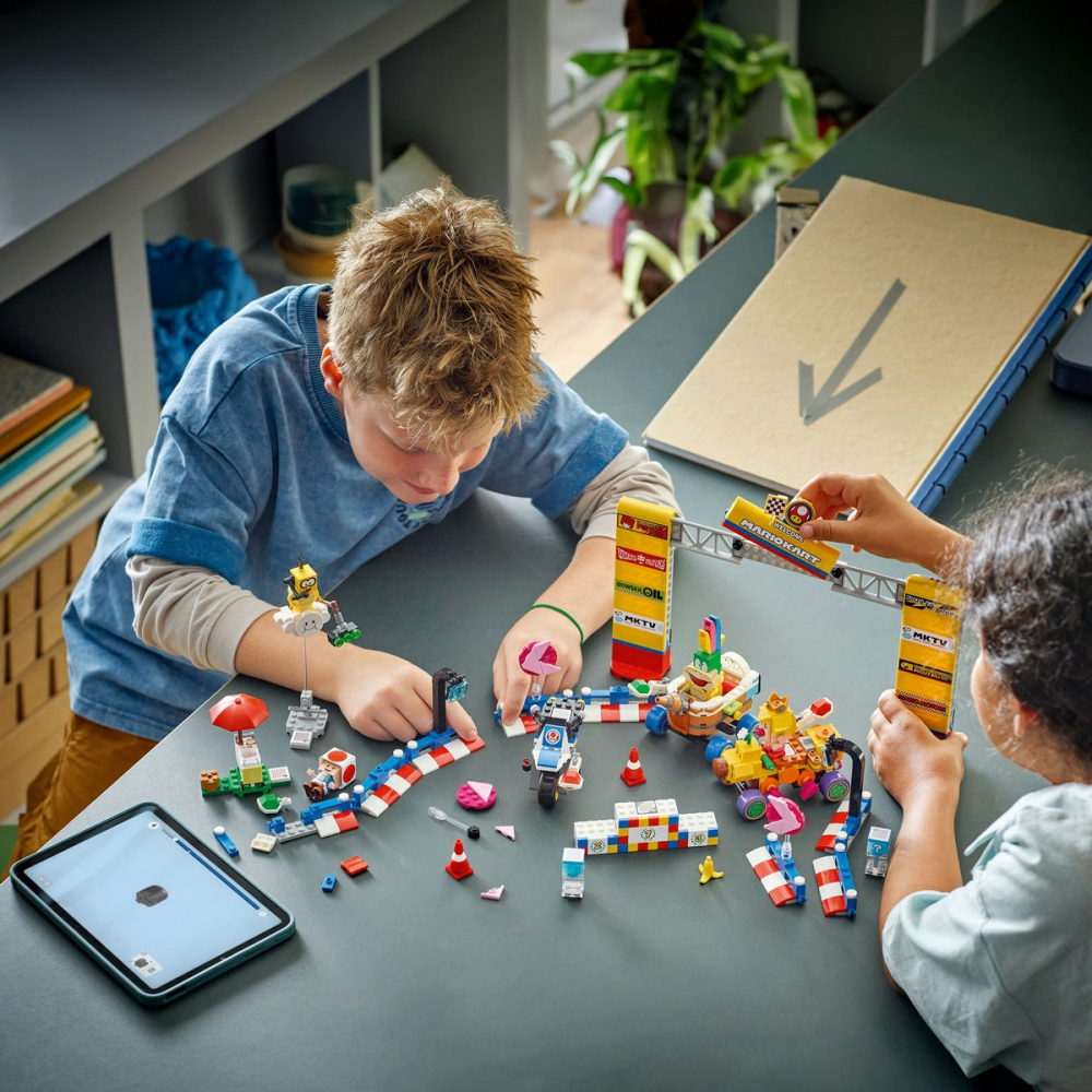 LEGO Super Mario: Mario Kart Set Baby Peach si Grand Prix 72036, 8 ani+, 823 piese, varsta de la 8 ani la 10 ani [4]