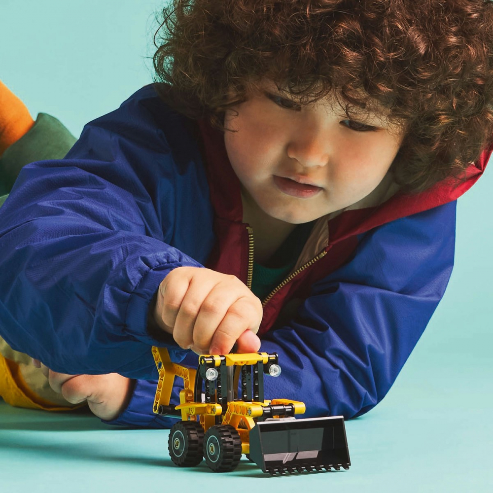 LEGO Technic: Buldoexcavator 42197, 7 ani+, 104 piese, varsta de la 7 ani la 9 ani [3]