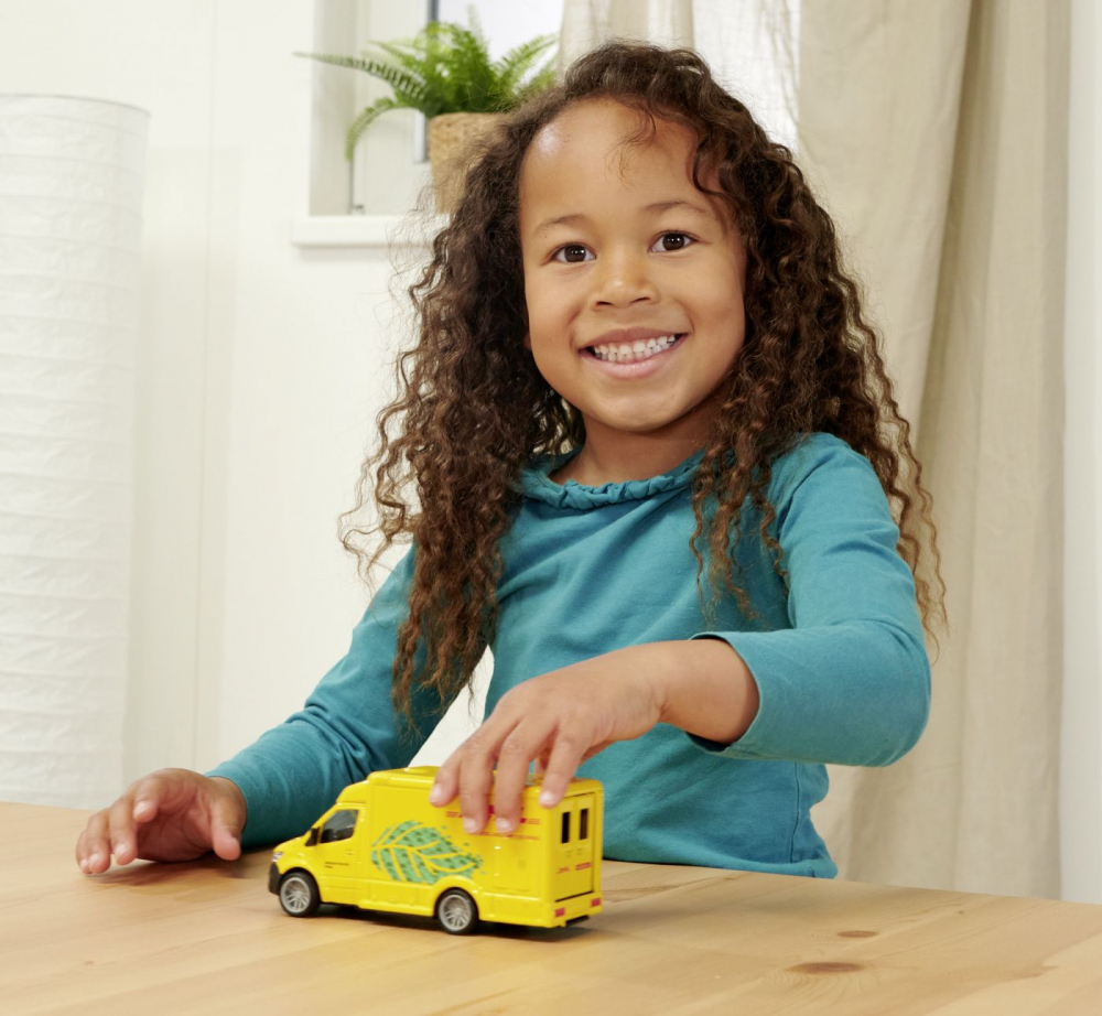 Majorette transportor mercedes benz dhl [3]