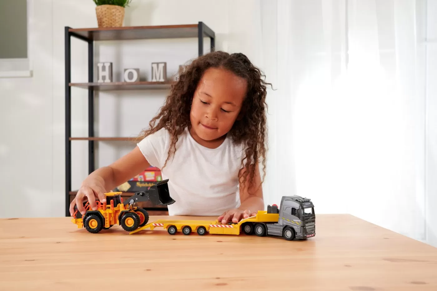 Majorette volvo  camion si incarcator frontal scara 1 la 43 [3]
