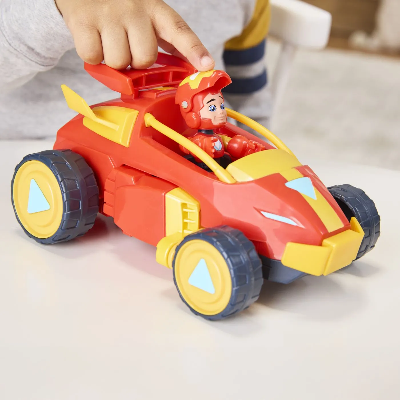 Marvel iron man si prietenii sai uimitori set vehicul 2 in 1 si figurina iron man, copii 3 ani-7 ani [7]