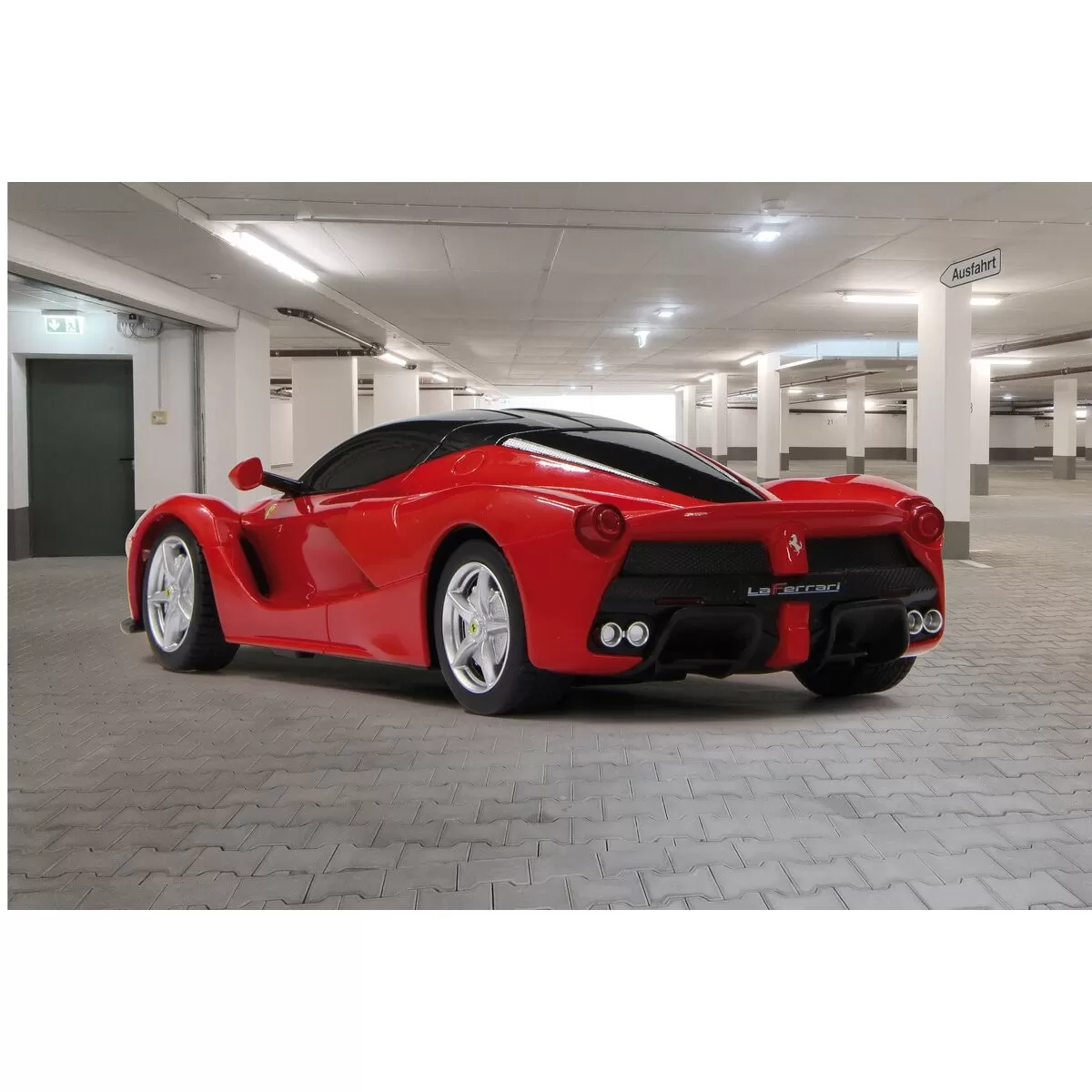 Masina cu telecomanda ferrari laferrari cu scara 1 la 24, varsta de la 3 ani la +15 ani [7]