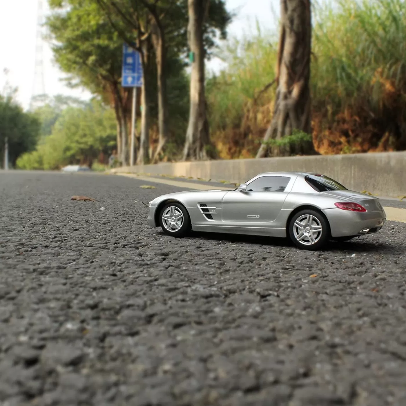 Masina cu telecomanda mercedes-benz sls amg argintie scara 1 la 24, varsta de la 3 ani la +15 ani [3]