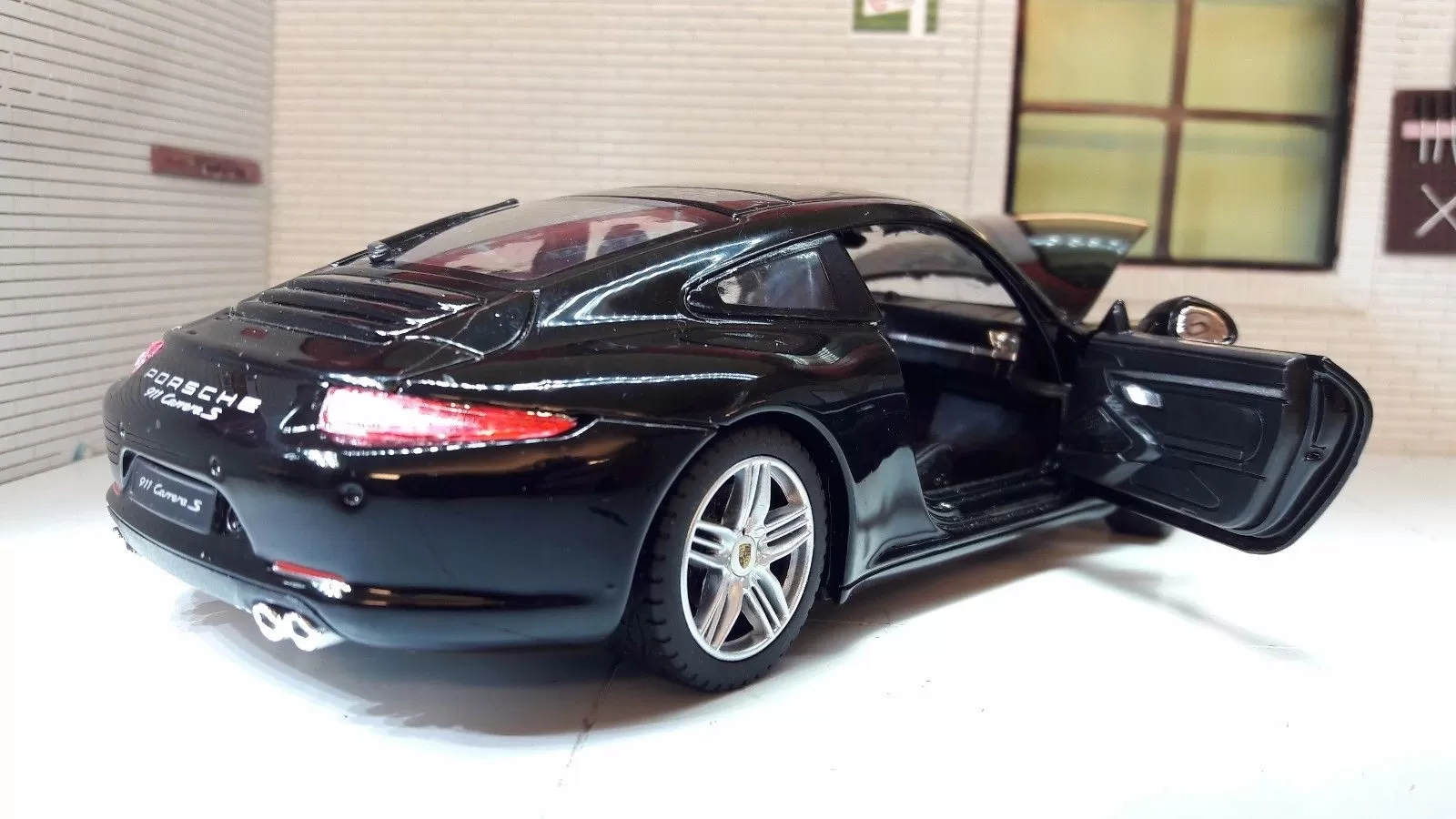 Masinuta metalica porsche 911 negru scara 1 la 24, varsta de la 3 ani la +15 ani [8]