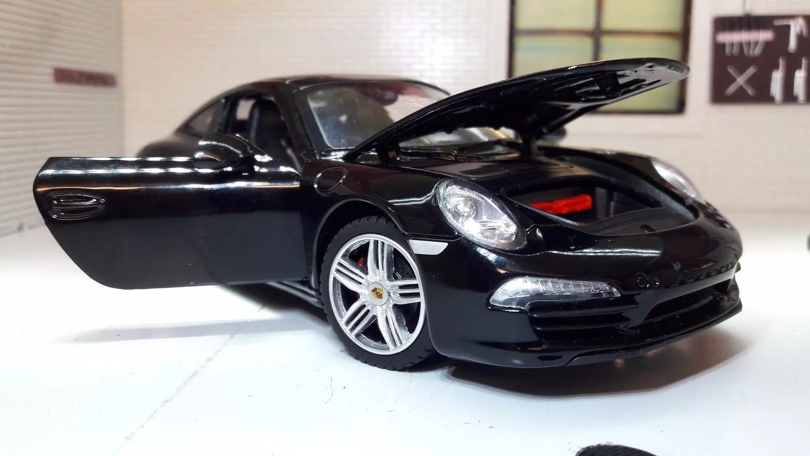 Masinuta metalica porsche 911 negru scara 1 la 24, varsta de la 3 ani la +15 ani [4]