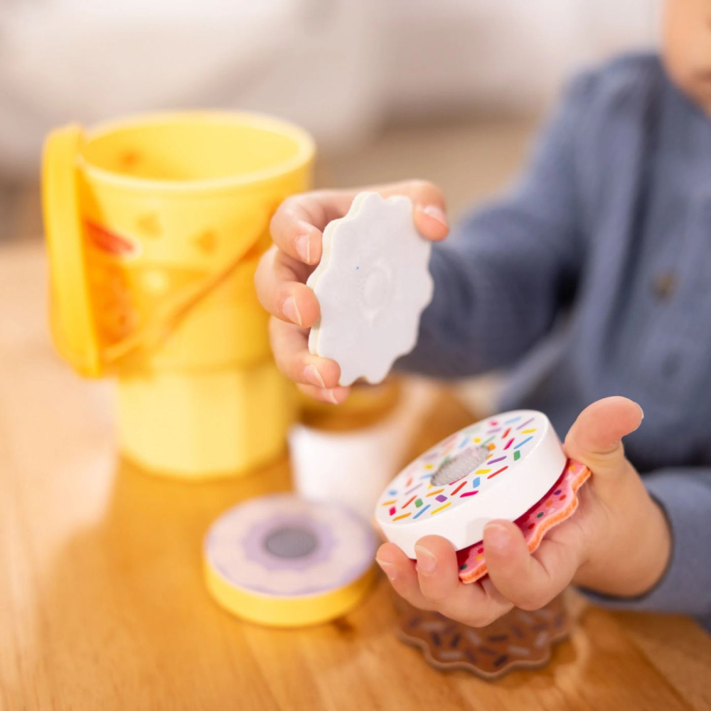 Melissa and doug play to go set de joaca briose si fursecuri la pachet copii varsta 3 ani - 10 ani [8]