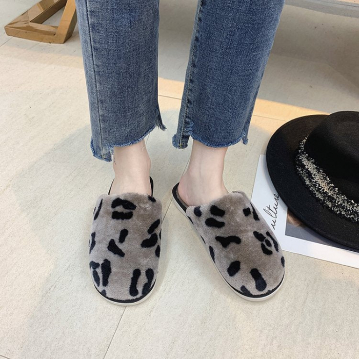 Papuci pufosi Animal Print Crem [2]