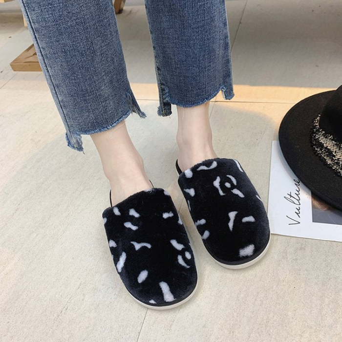Papuci pufosi Animal Print Negri [2]
