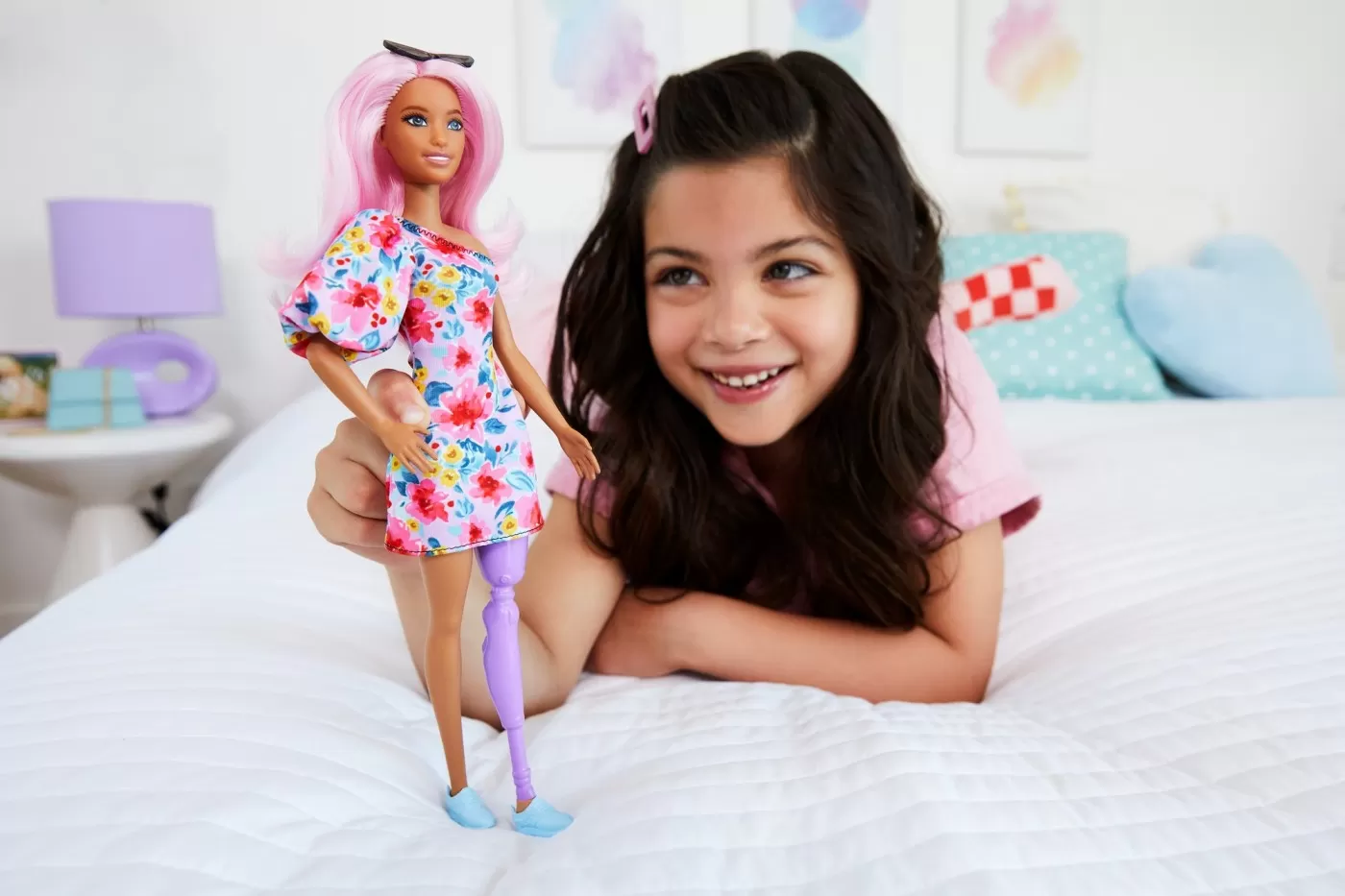 Papusa barbie fashionista cu par roz si picior protetic, varsta de la 3 ani la 12 ani [3]