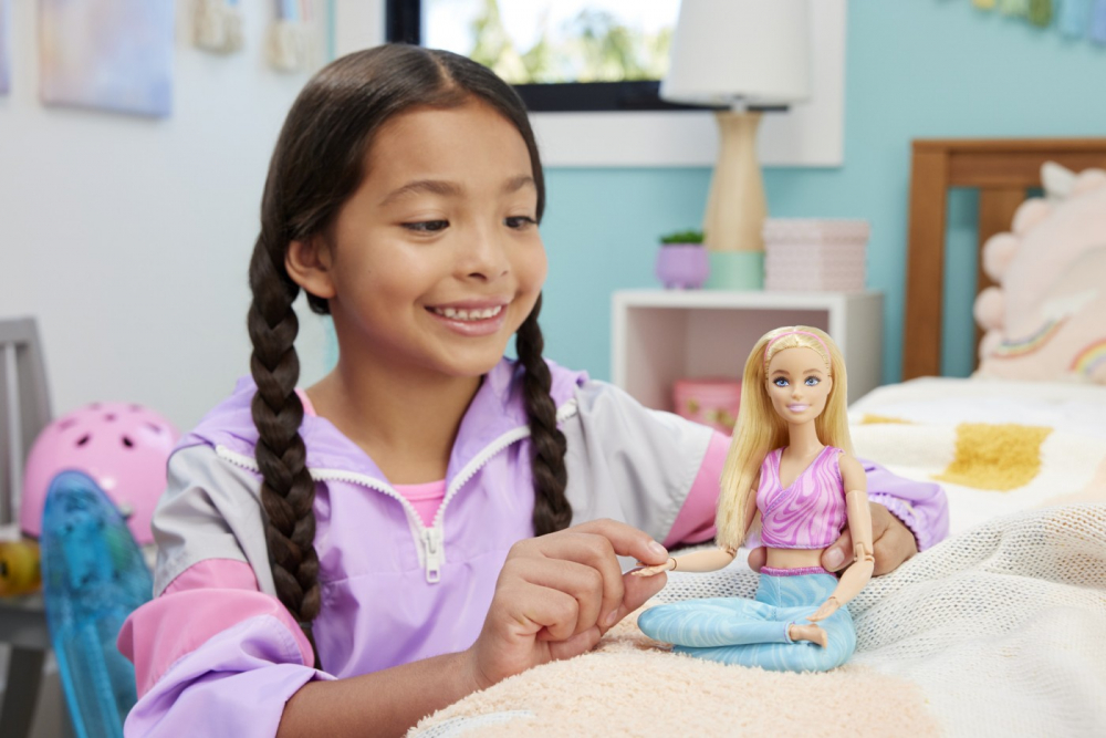 Papusa barbie made to move blonda cu top roz, varsta de la 3 ani la 12 ani [3]