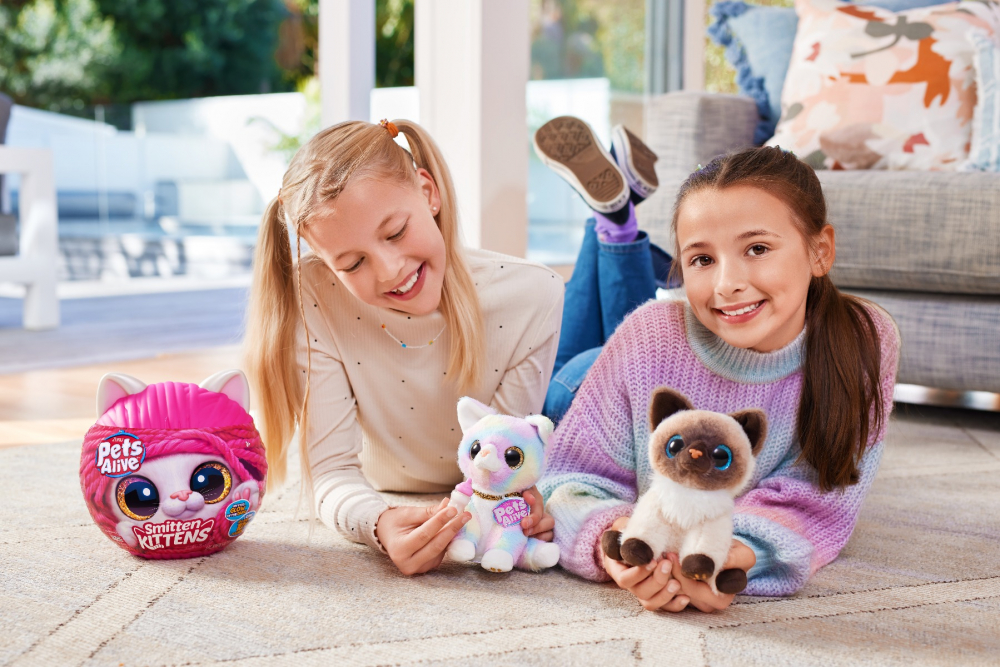Pets Alive - Jucarie de plus interactiva pisica cu accesorii supriza, Smitten Kittens varsta 3-5 ani ,5-7 ani ,7-9 ani, Fete [2]